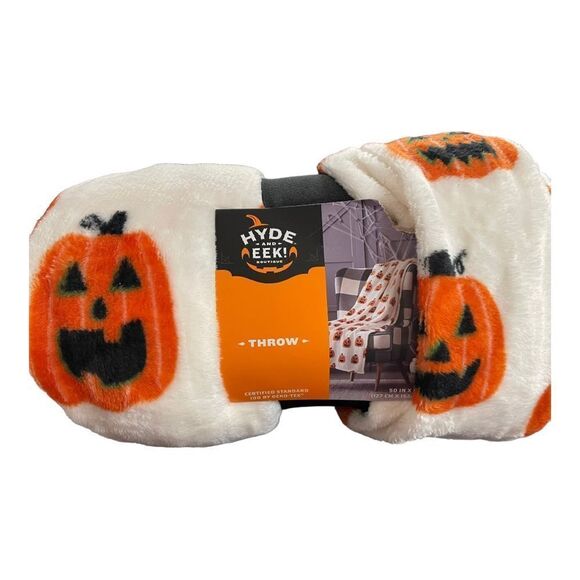 HALLOWEEN PUMPKIN THROW - Picture 3 of 3